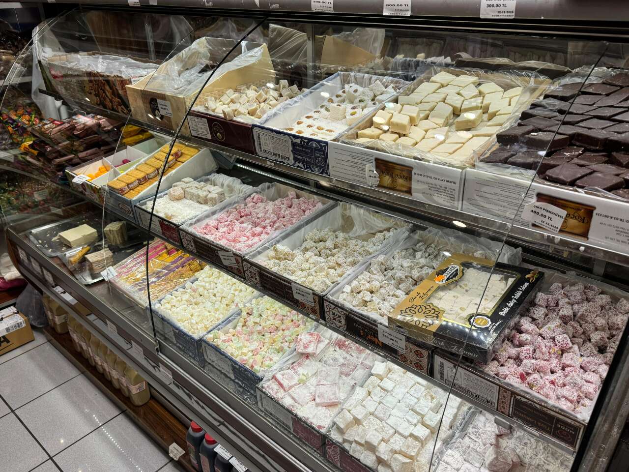 Hamdi & Kadir Kuden’de Bayram Geleneği: Şeker ve Çikolatalar Raflardaki Yerini Aldı 5